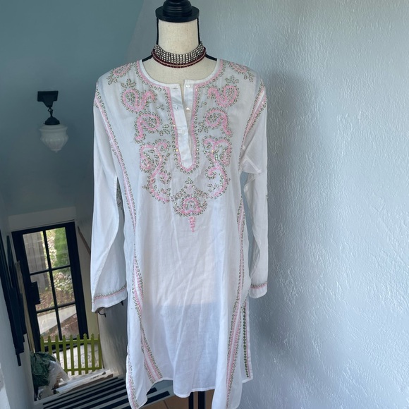 Graham Kandiah NWOT Elegant White Green and Pink Embroidered beaded Tunic Medium - Picture 3 of 8